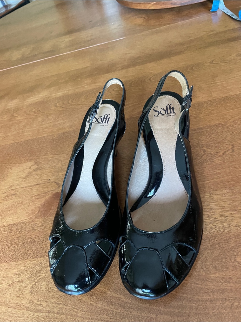 Sofft Callan Black Patent Slingback Pumps - Picture 3 of 6